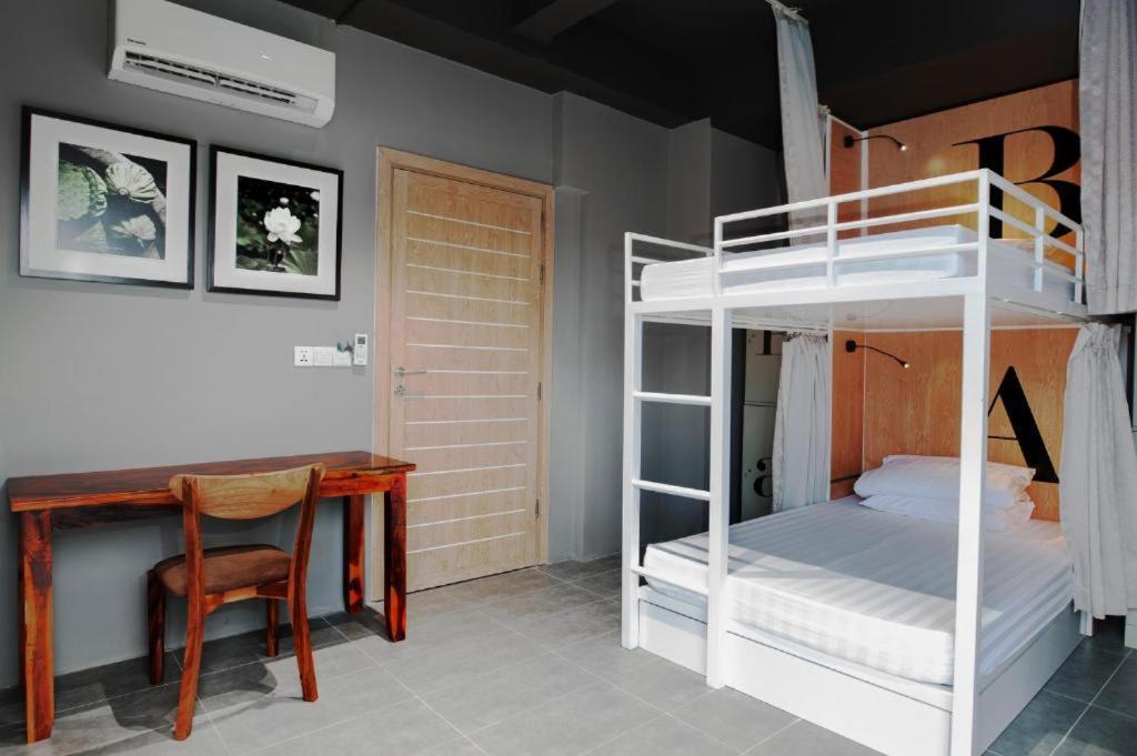 Sky Hotel Central Phnom Penh - Rooms & Apartments Rom bilde