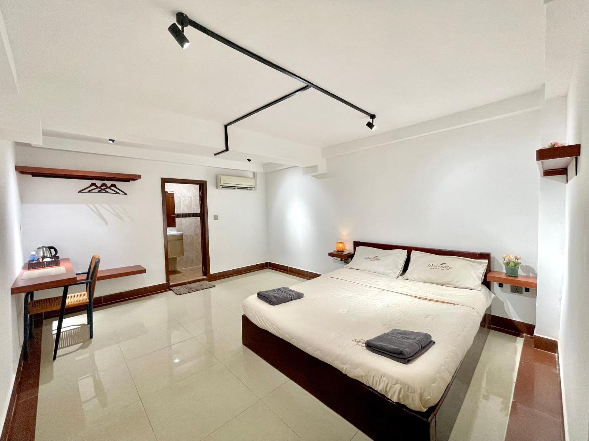 Sky Hotel Central Phnom Penh - Rooms & Apartments Eksteriør bilde